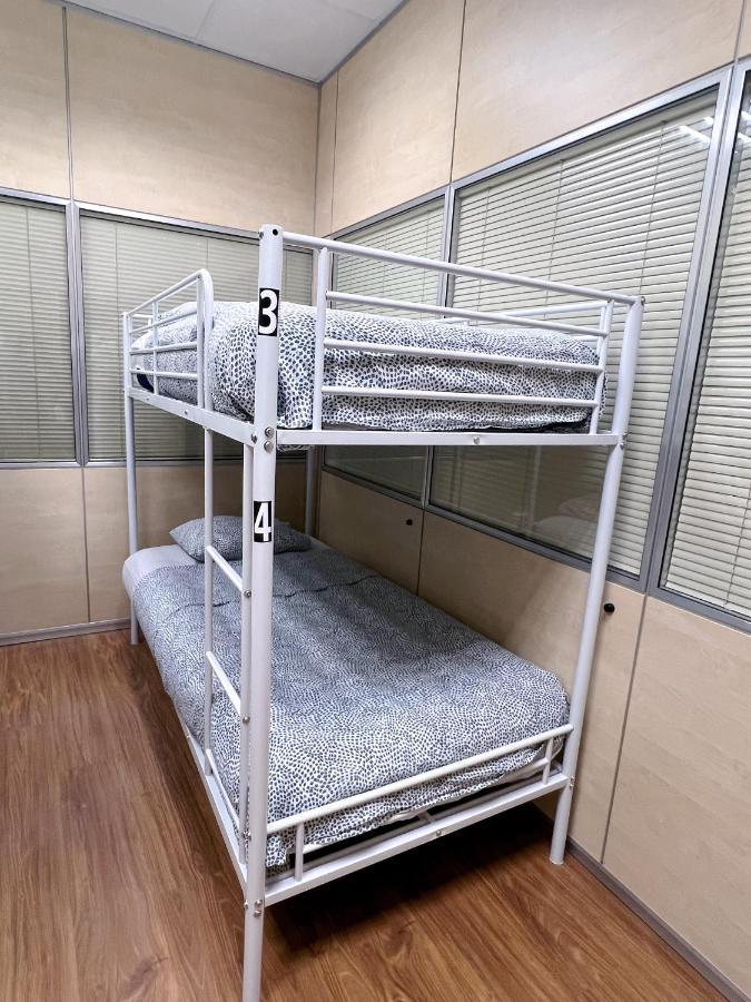 Hostel Acacias Madrid Bagian luar foto