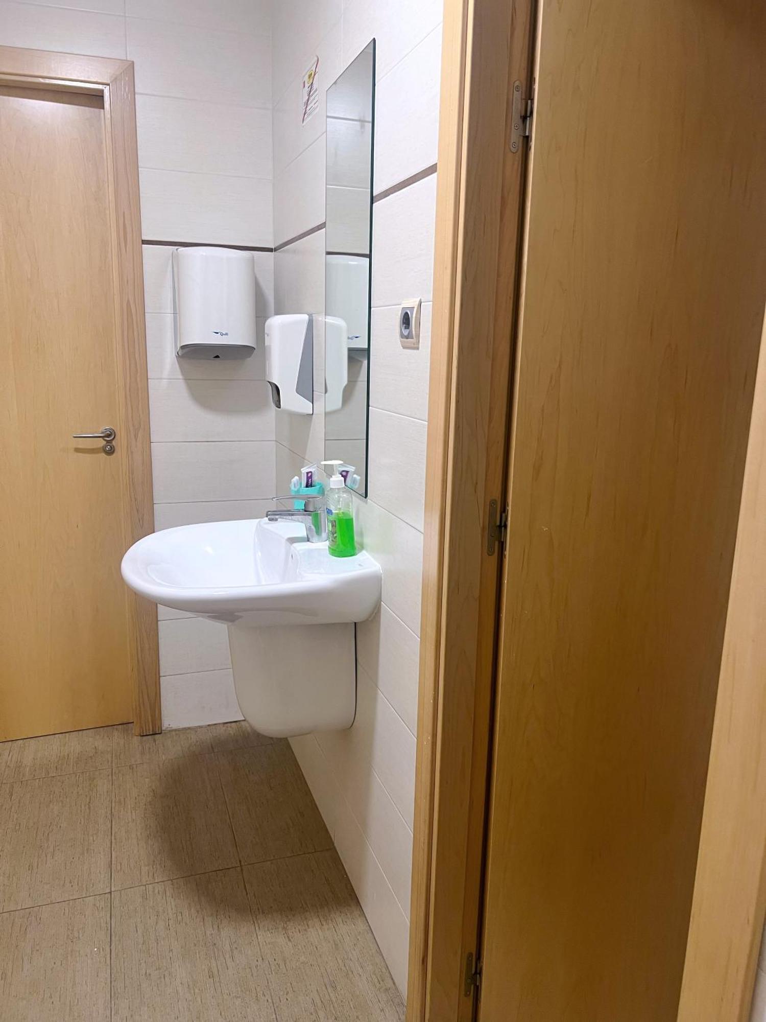 Hostel Acacias Madrid Bagian luar foto